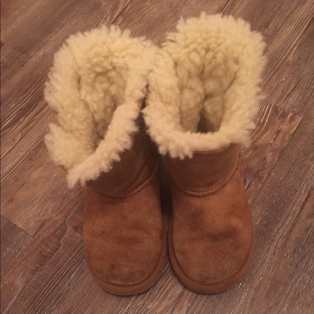 🚫sold🚫 Bailey Bow Uggs